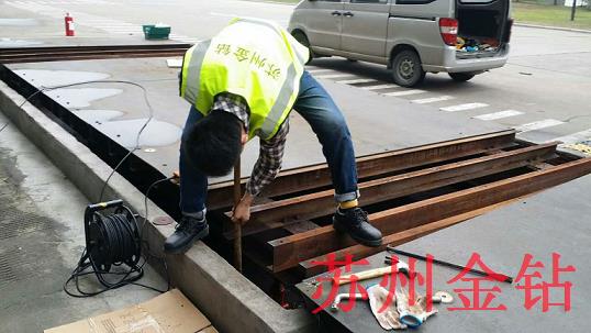 電子汽車地磅維修現(xiàn)場